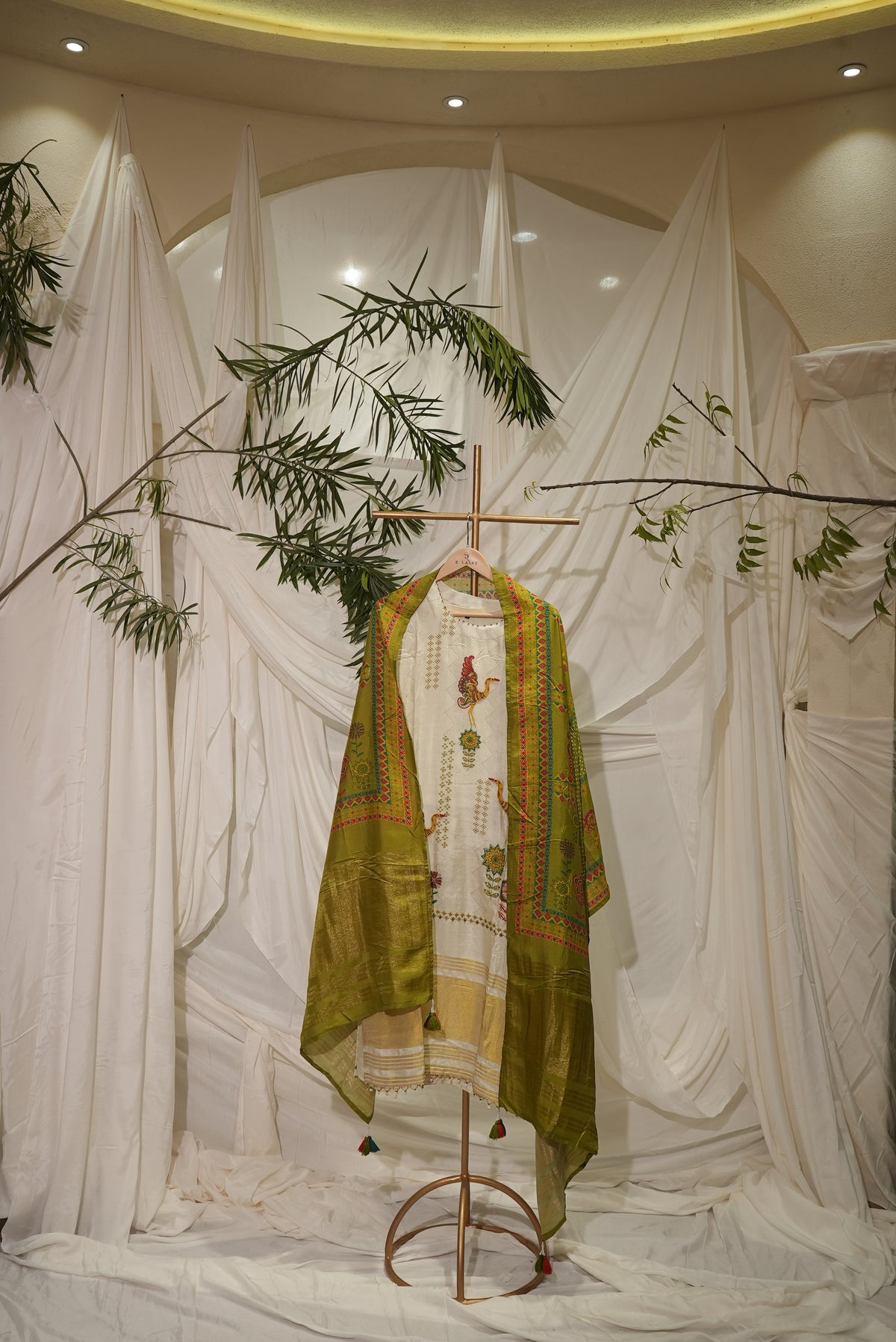 dhaccai chanderi dupatta ivory with mehndi