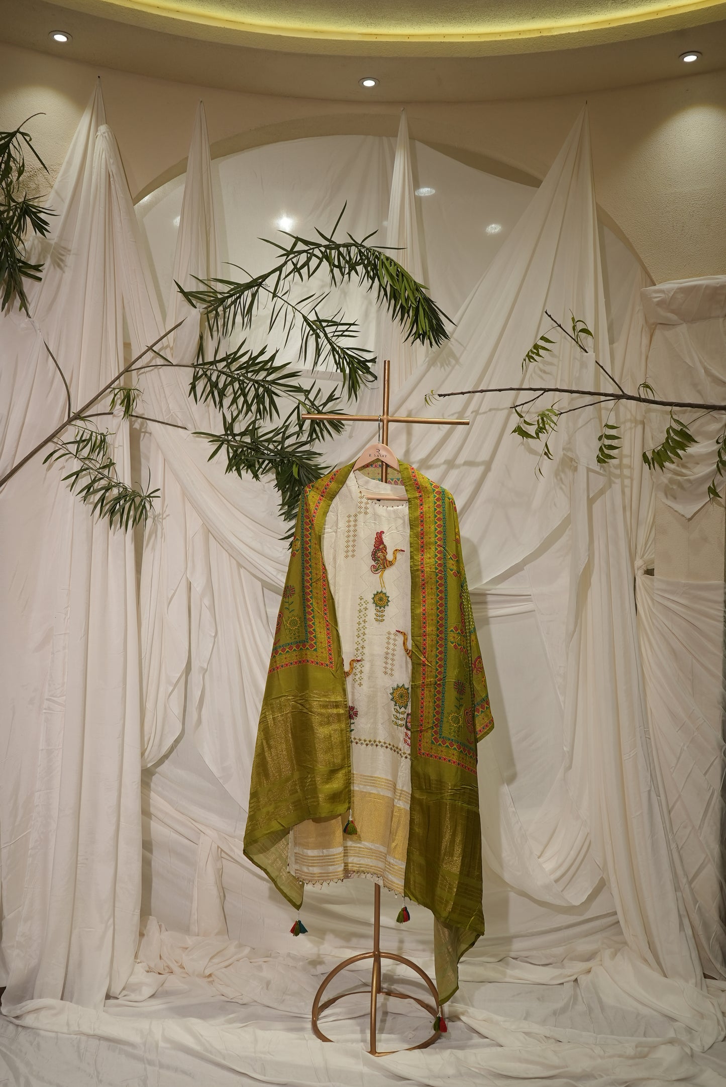 dhaccai chanderi dupatta ivory with mehndi